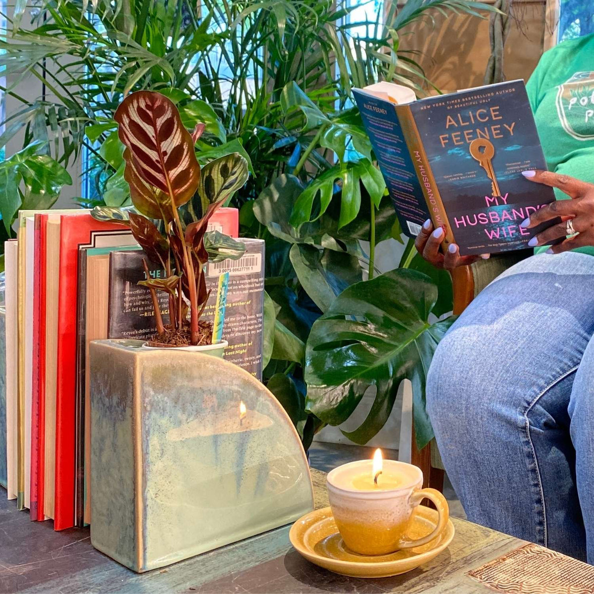 The Pyrfolia Book Candle